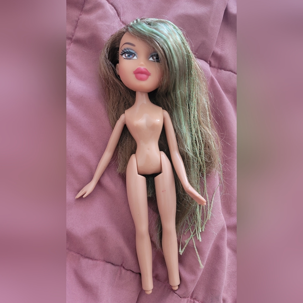 Bratz TOKYO A GO GO Yasmin -- nude with no feet, like new -- from 2004